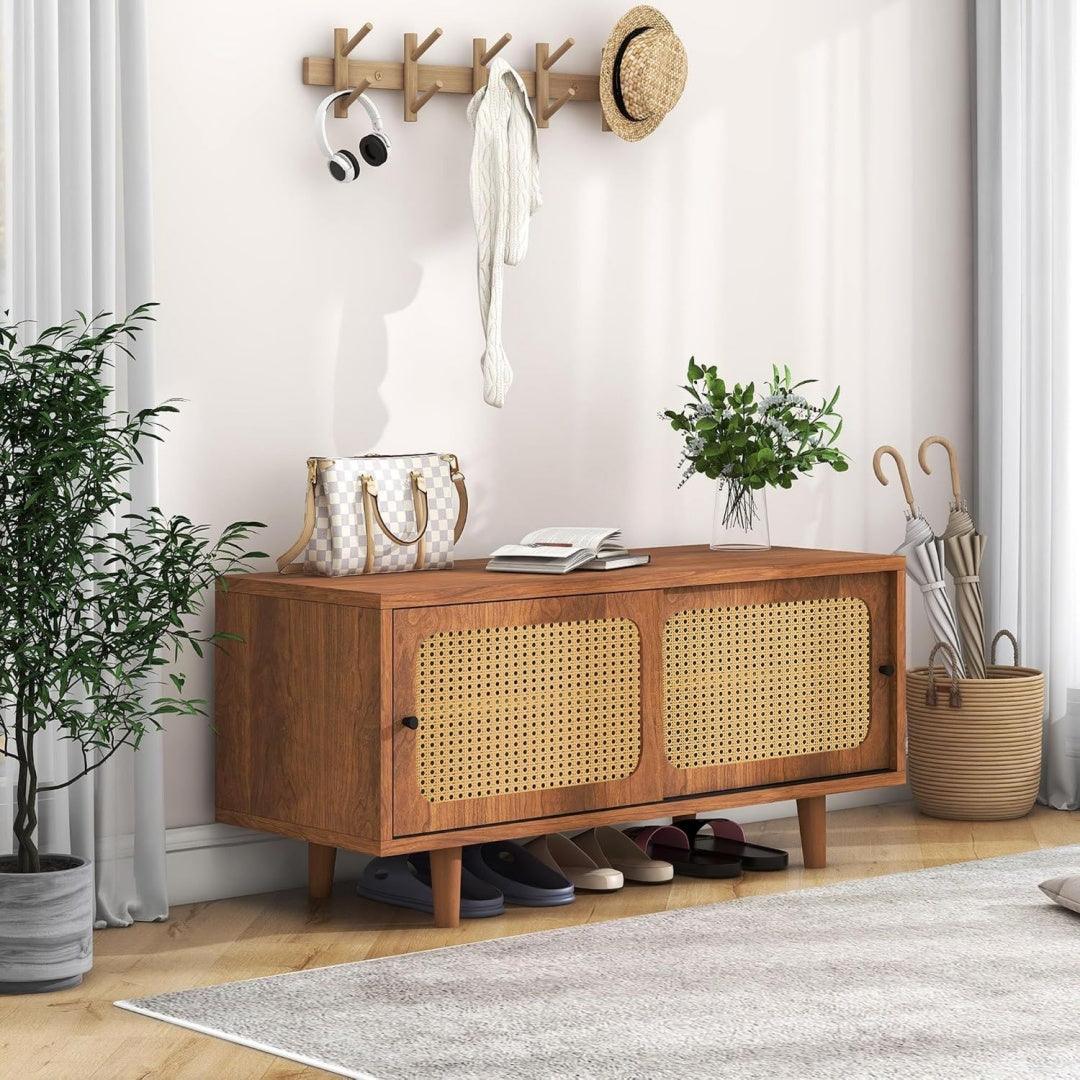 Buffet gris clair en bois massif et rotin robuste